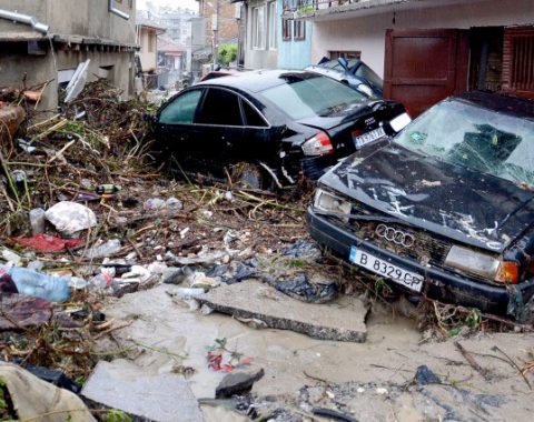 Близо 466 хил. лв. получават училищата във Варна и Добрич, пострадали от наводненията