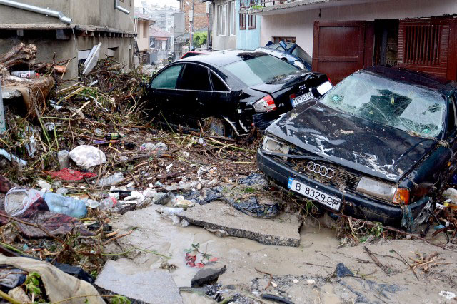 Близо 466 хил. лв. получават училищата във Варна и Добрич, пострадали от наводненията Близо 466 хил. лв. получават училищата във Варна и Добрич, пострадали от наводненията