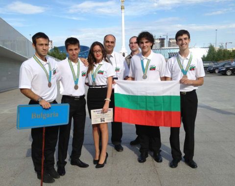 Медали за български ученици от международната олимпиада по физика в Казахcтан