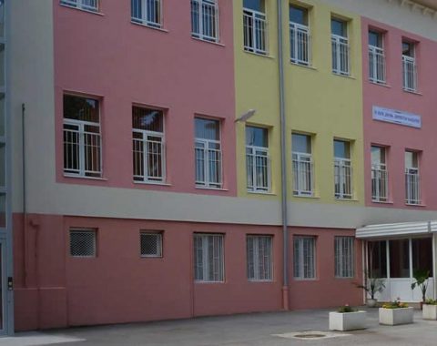 Министър Коларова изненадващо посети IV помощно училище