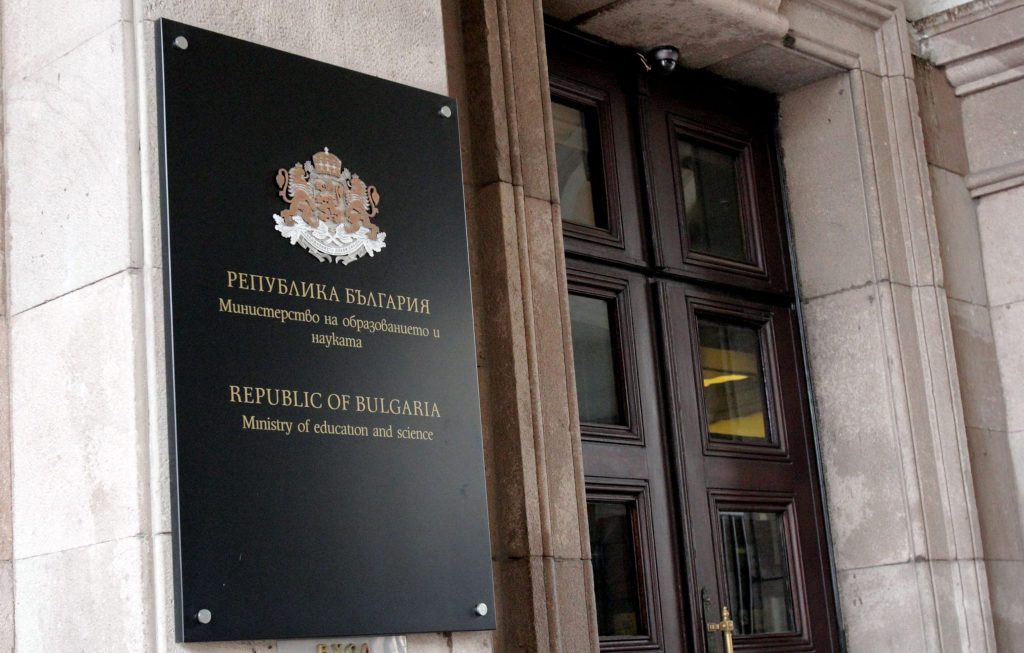 Министър Кунева подписа заповеди за ваканциите и за провеждането на ДЗИ и НВО